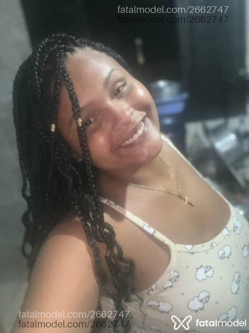 Acompanhante mulher morena (o) de olhos pretos - Julia
