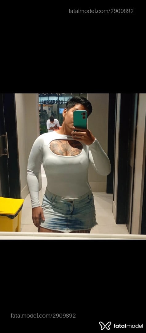 Acompanhante mulher com cabelo grisalho de olhos mel - Aylla