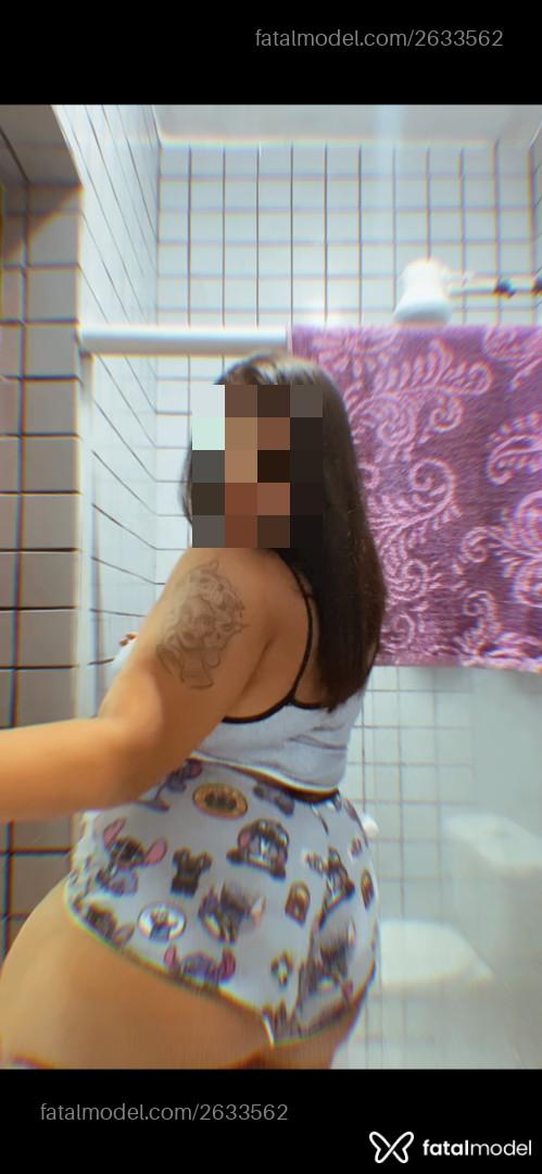 Acompanhante mulher com cabelo castanho de olhos castanhos - ísis
