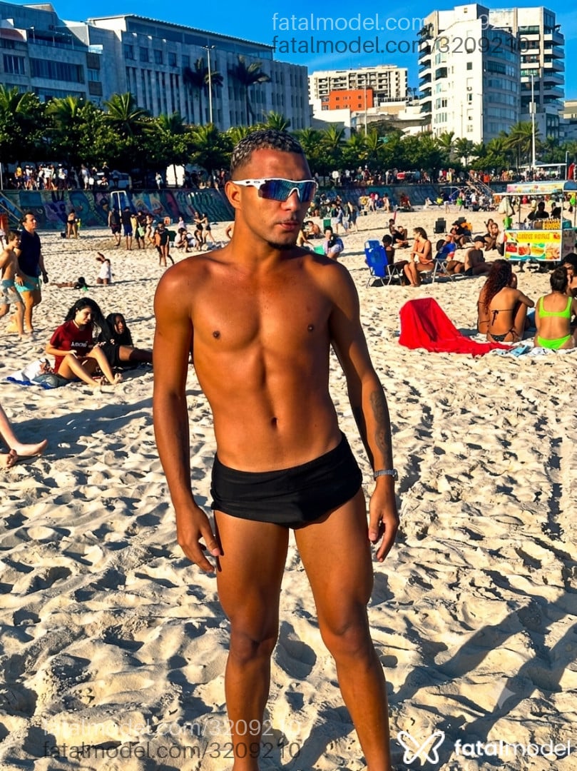 Acompanhante homem morena (o) de olhos castanhos - Daniel