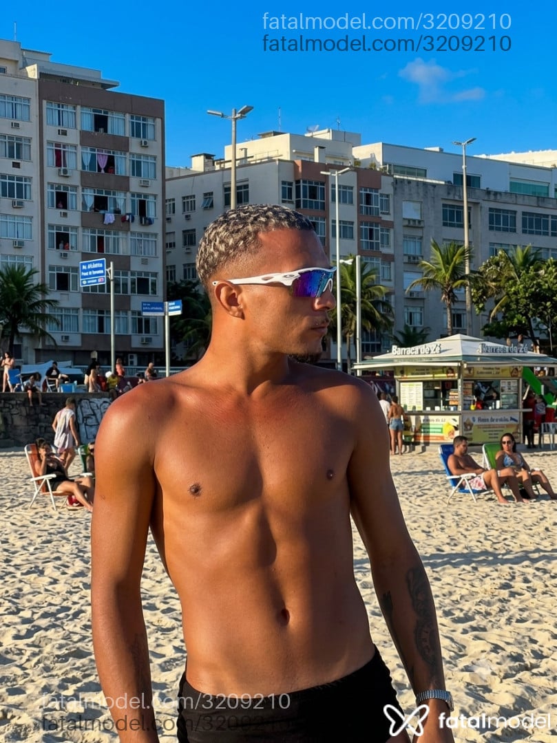 Acompanhante homem morena (o) de olhos castanhos - Daniel