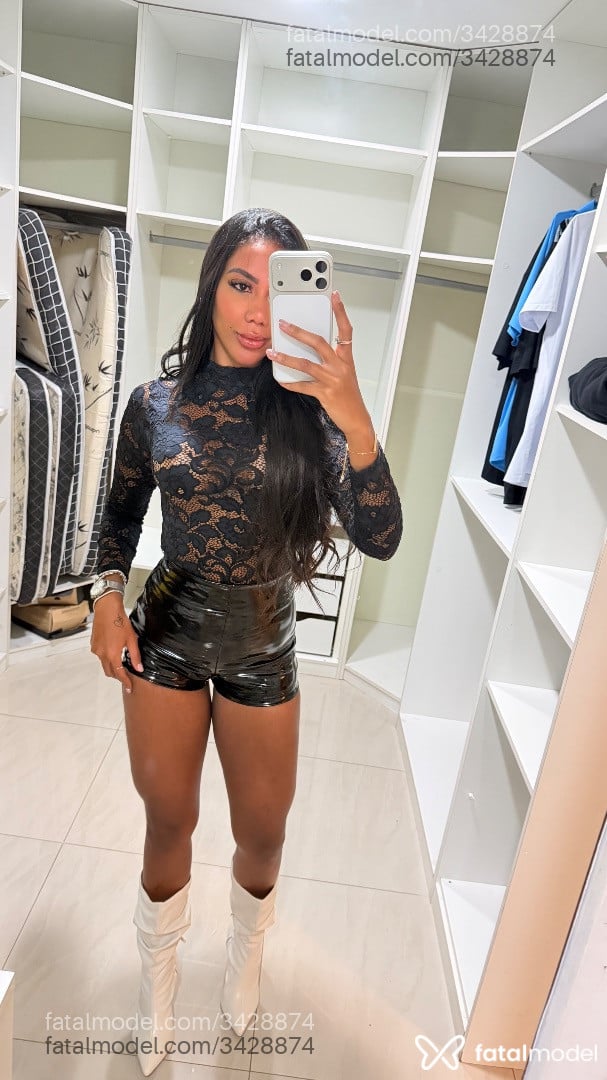 Acompanhante mulher morena (o) de olhos pretos - Lara Nunes