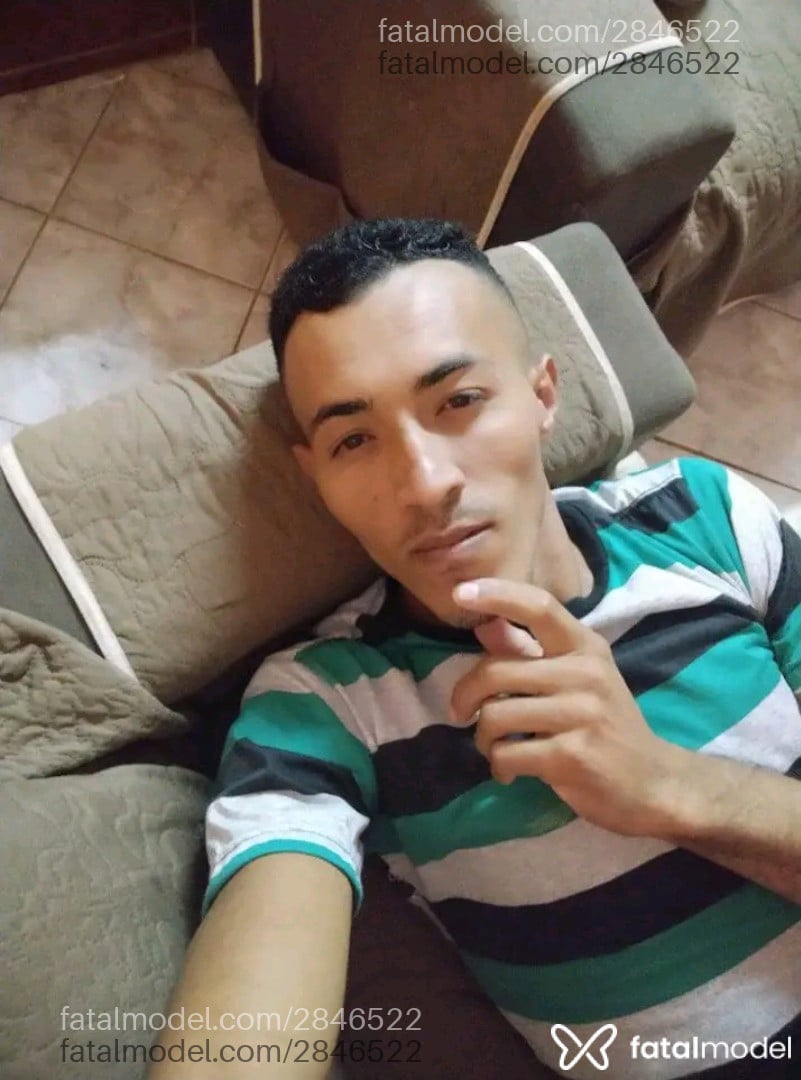 Acompanhante homem com cabelo castanho de olhos castanhos - David