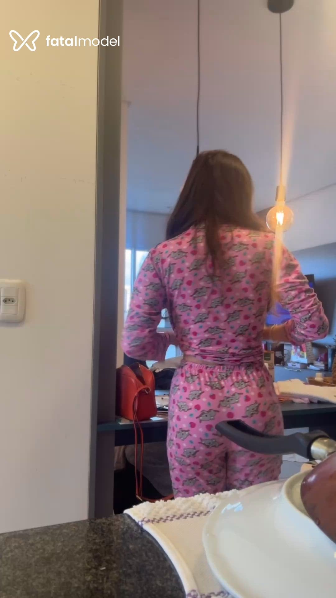Acompanhante mulher com cabelo castanho de olhos castanhos - Marina