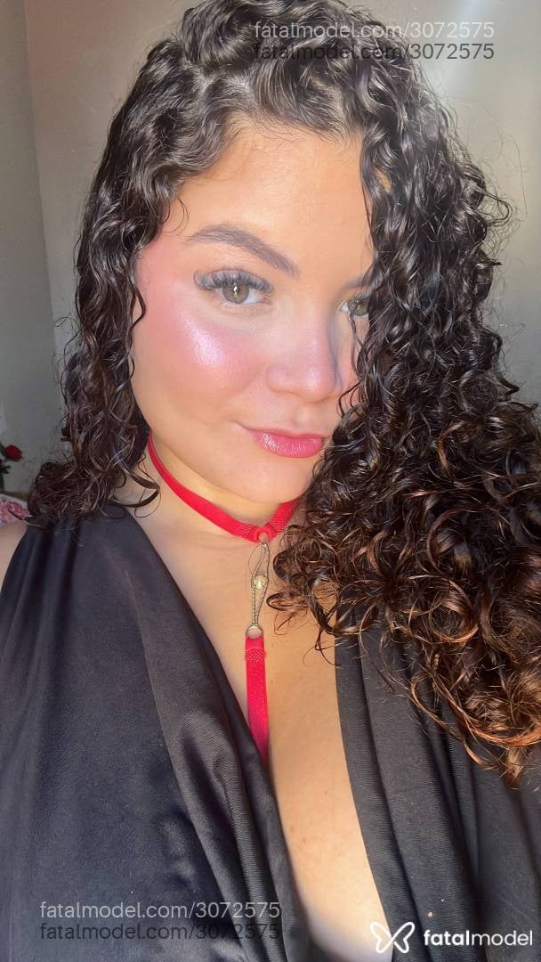 Acompanhante mulher com cabelo castanho de olhos verdes em Uberlândia - Clara Mendes