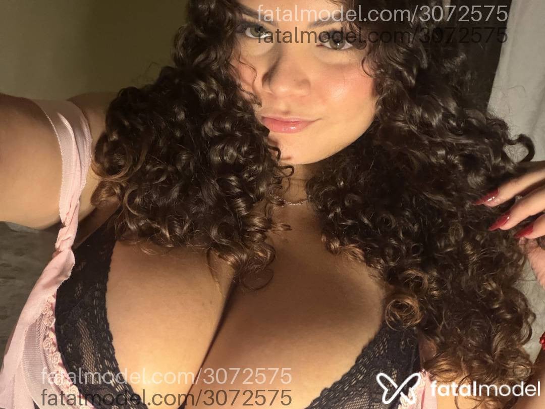 Acompanhante mulher com cabelo castanho de olhos verdes - Clara Mendes