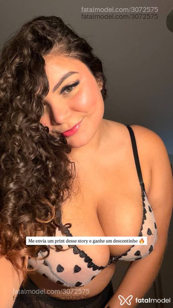 Acompanhante mulher com cabelo castanho de olhos verdes - Clara Mendes