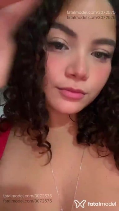 Acompanhante mulher com cabelo castanho de olhos verdes em Uberlândia - Clara Mendes