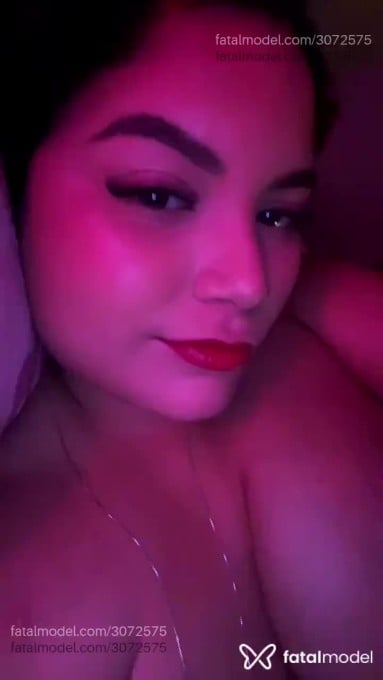 Acompanhante mulher com cabelo castanho de olhos verdes em Uberlândia - Clara Mendes