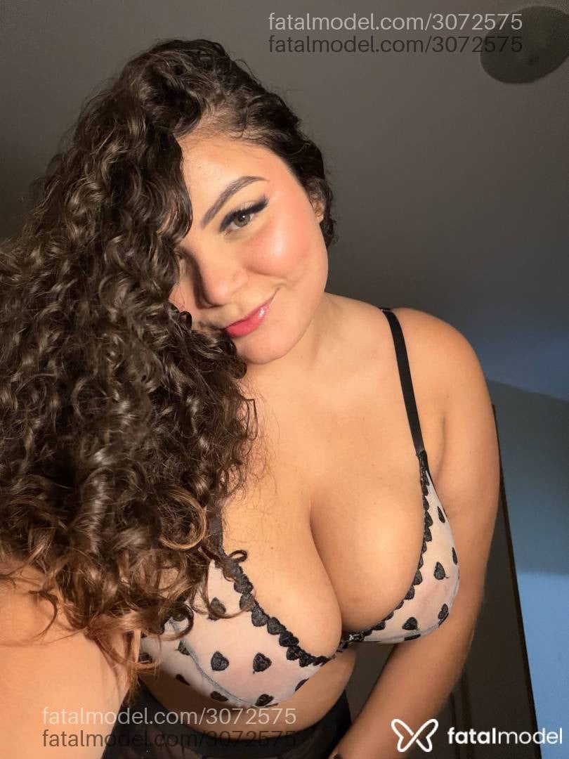 Acompanhante mulher com cabelo castanho de olhos verdes - Clara Mendes