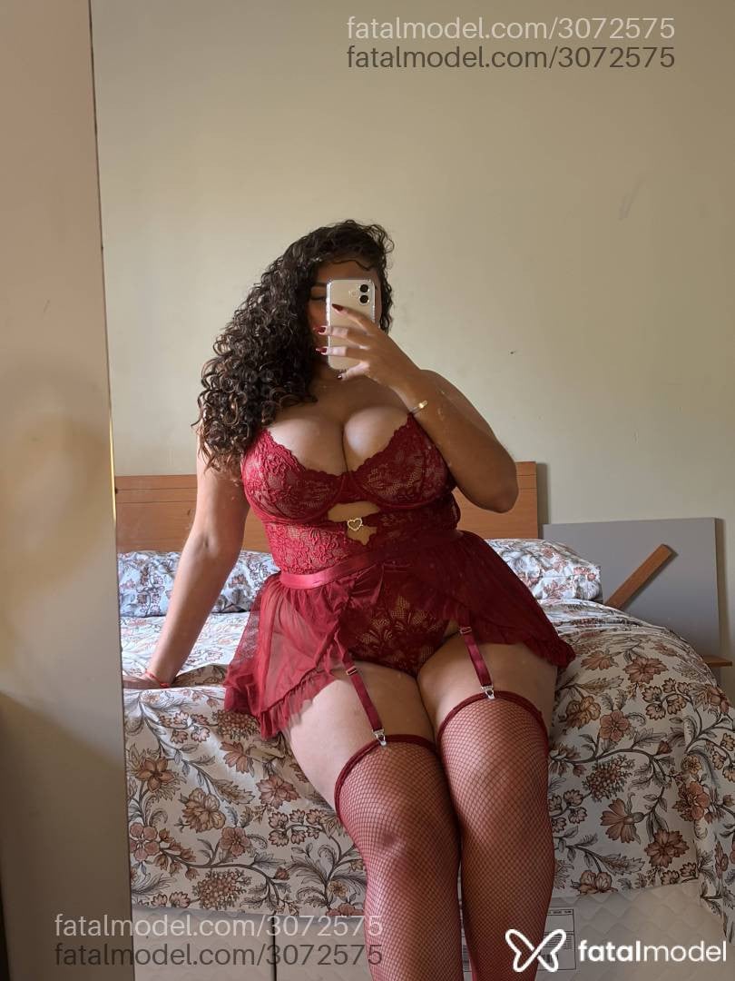 Acompanhante mulher com cabelo castanho de olhos verdes - Clara Mendes