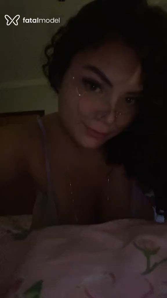 Acompanhante mulher com cabelo castanho de olhos verdes - Clara Mendes