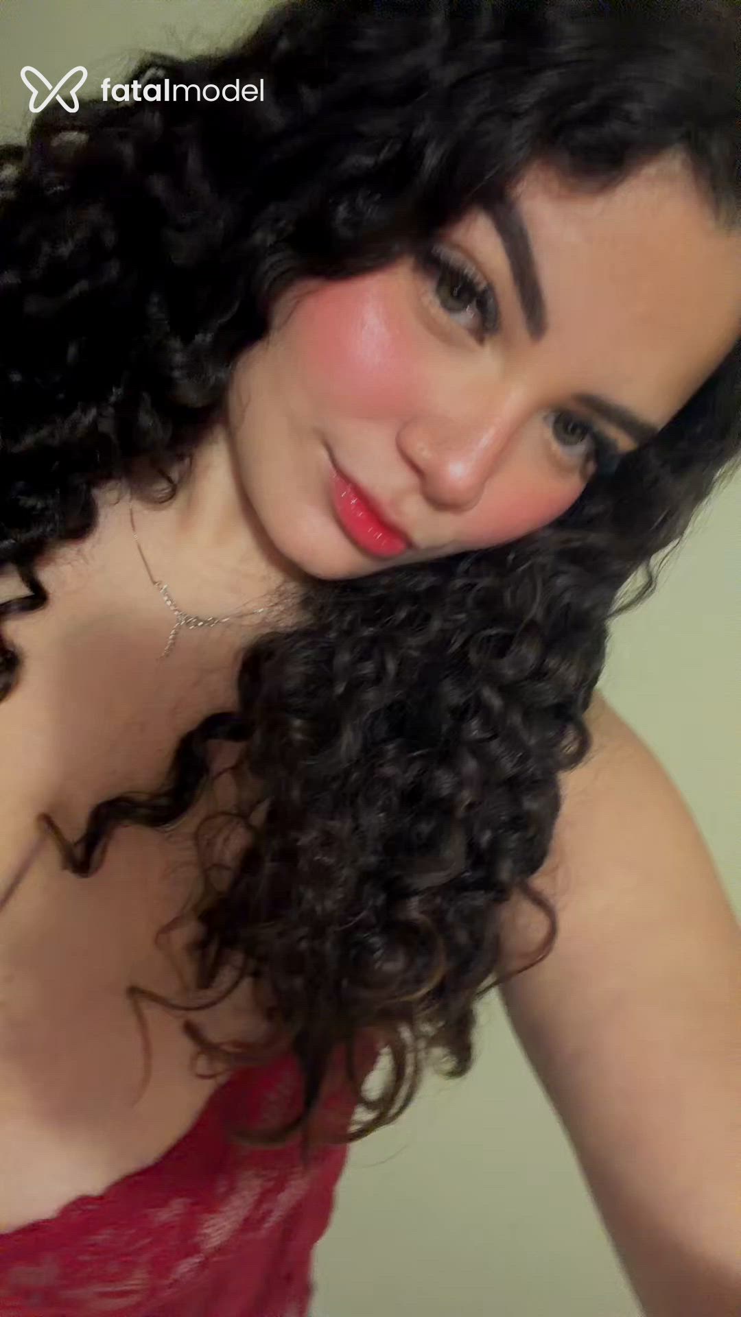 Acompanhante mulher com cabelo castanho de olhos verdes - Clara Mendes