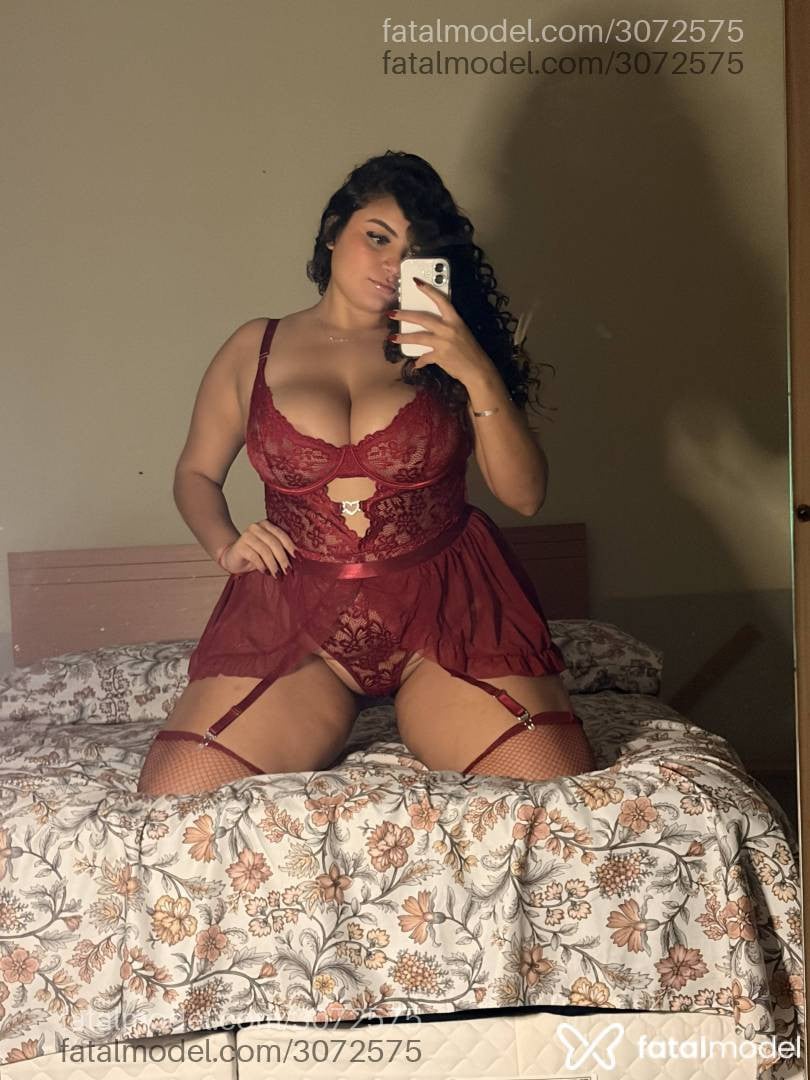Acompanhante mulher com cabelo castanho de olhos verdes - Clara Mendes