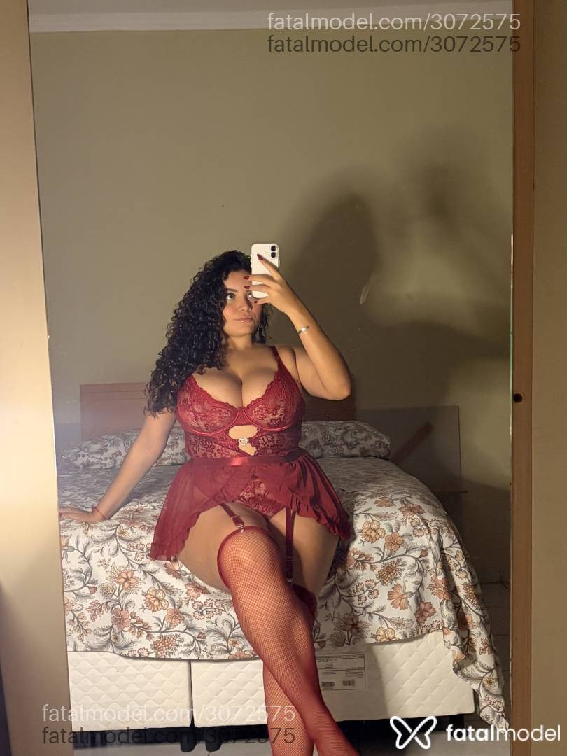 Acompanhante mulher com cabelo castanho de olhos verdes - Clara Mendes