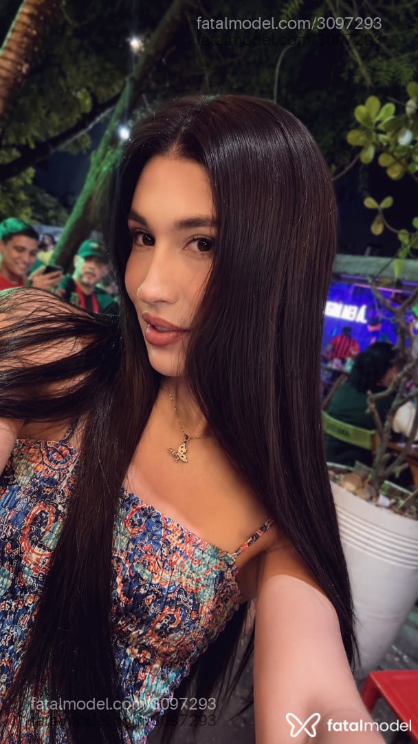 Acompanhante mulher trans morena (o) de olhos pretos - Sophia Acompanhante mulher trans morena (o) de olhos pretos - Sophia