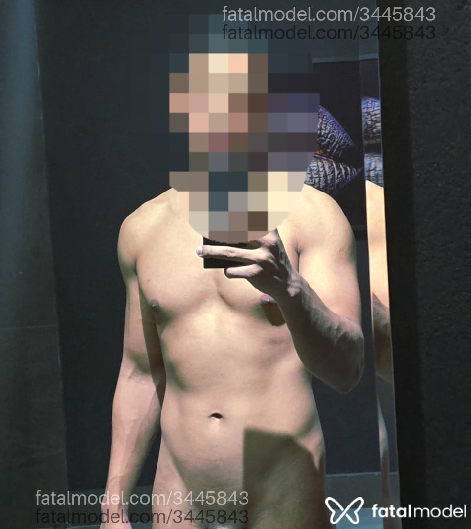 Acompanhante homem morena (o) de olhos castanhos - Preto