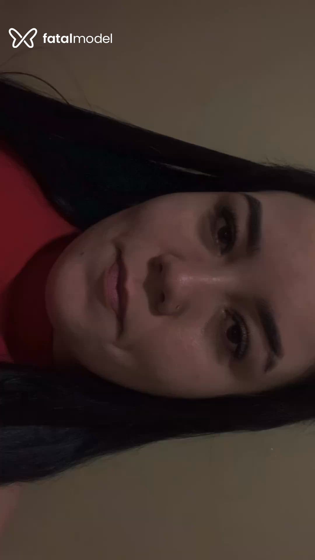 Acompanhante mulher morena (o) de olhos castanhos - Cristal