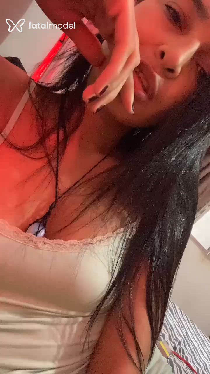 Acompanhante mulher com cabelo castanho de olhos castanhos - Mel maceratty Acompanhante mulher com cabelo castanho de olhos castanhos - Mel maceratty
