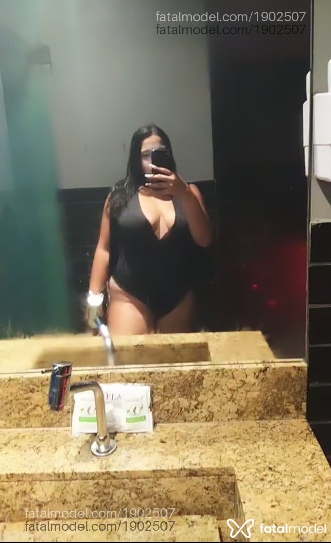 Acompanhante mulher morena (o) de olhos pretos - Yara Albuquerque