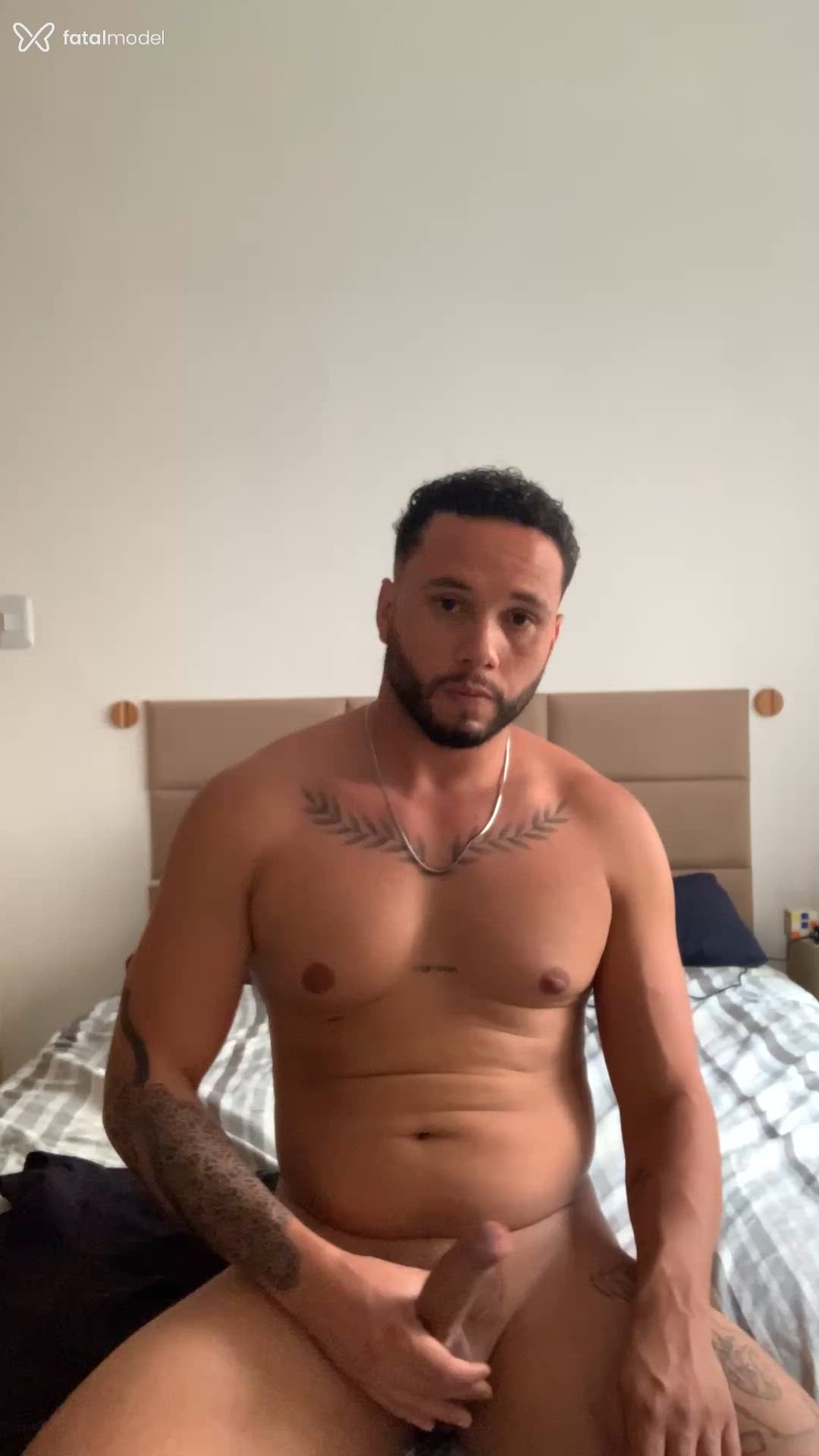 Acompanhante homem morena (o) de olhos pretos - Rodrigo