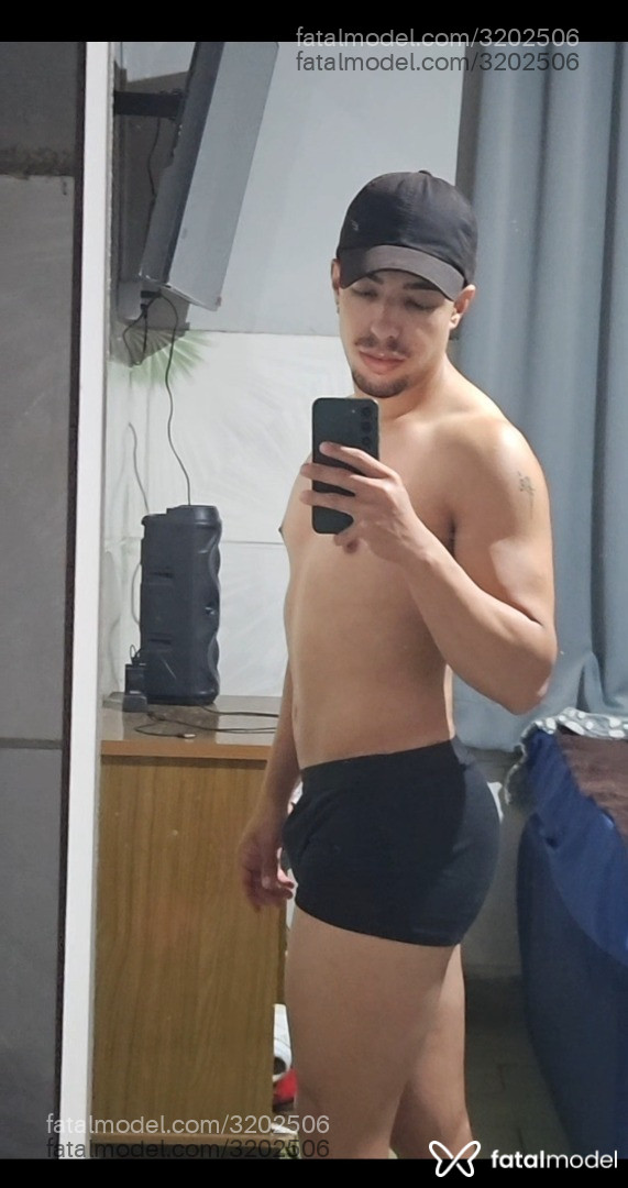 Acompanhante homem morena (o) de olhos castanhos - Ale Acompanhante homem morena (o) de olhos castanhos - Ale