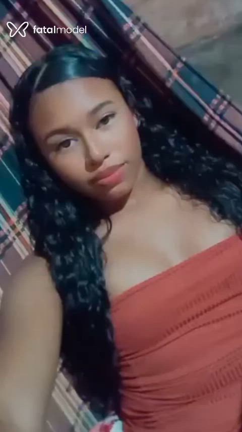 Acompanhante mulher com cabelo castanho de olhos castanhos - Morenah Acompanhante mulher com cabelo castanho de olhos castanhos - Morenah