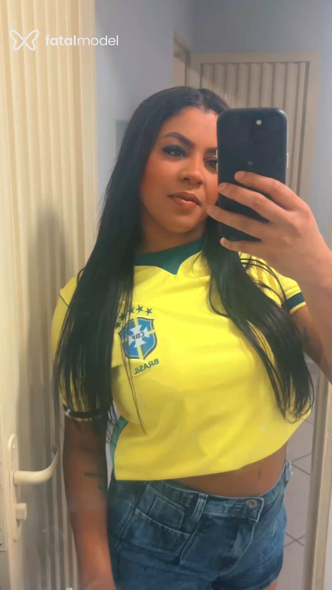 Acompanhante mulher loira (o) de olhos mel - Debora