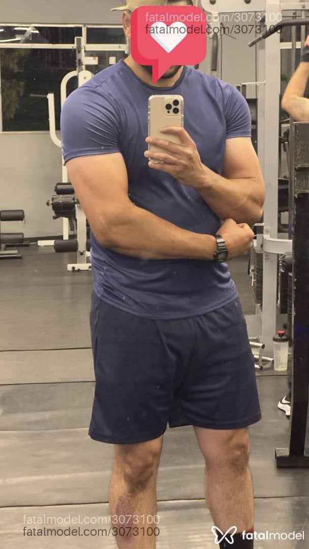 Acompanhante homem com cabelo castanho de olhos castanhos - Toretto