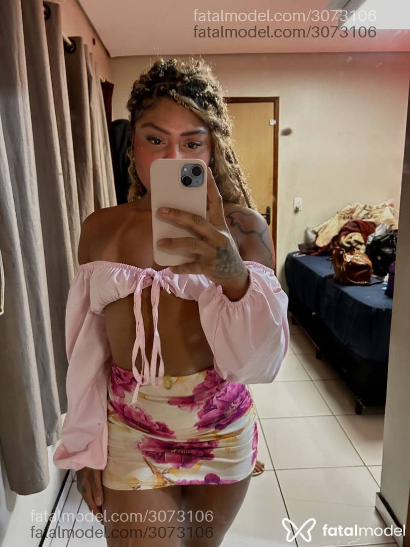 Acompanhante mulher loira (o) de olhos pretos - Carolzinha