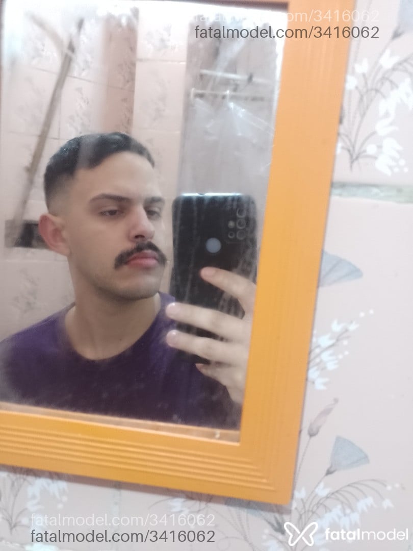 Acompanhante homem morena (o) de olhos castanhos - Lukas