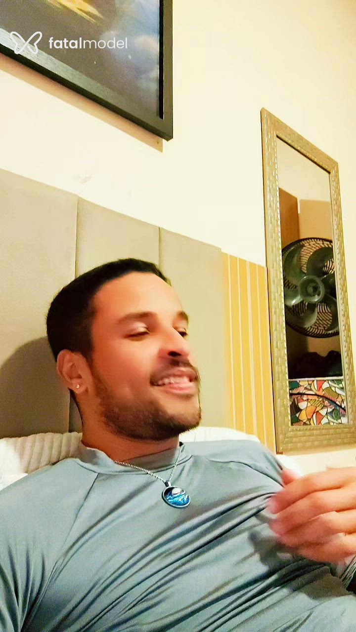 Acompanhante homem com cabelo castanho de olhos castanhos - Howts