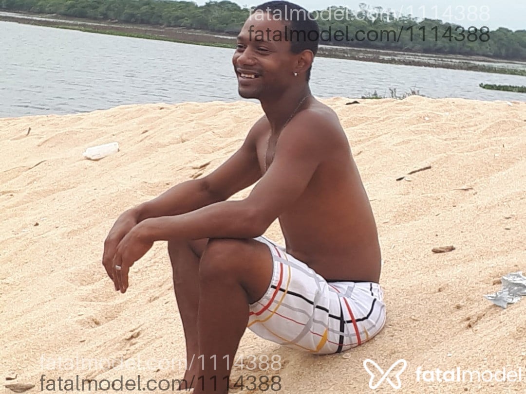 Acompanhante homem com cabelo castanho de olhos castanhos - Leandro Acompanhante homem com cabelo castanho de olhos castanhos - Leandro