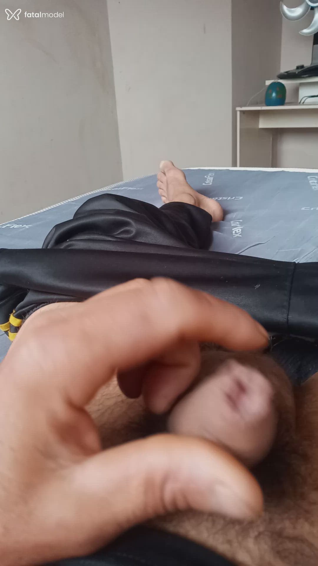 Acompanhante homem com cabelo castanho de olhos verdes - Guigo