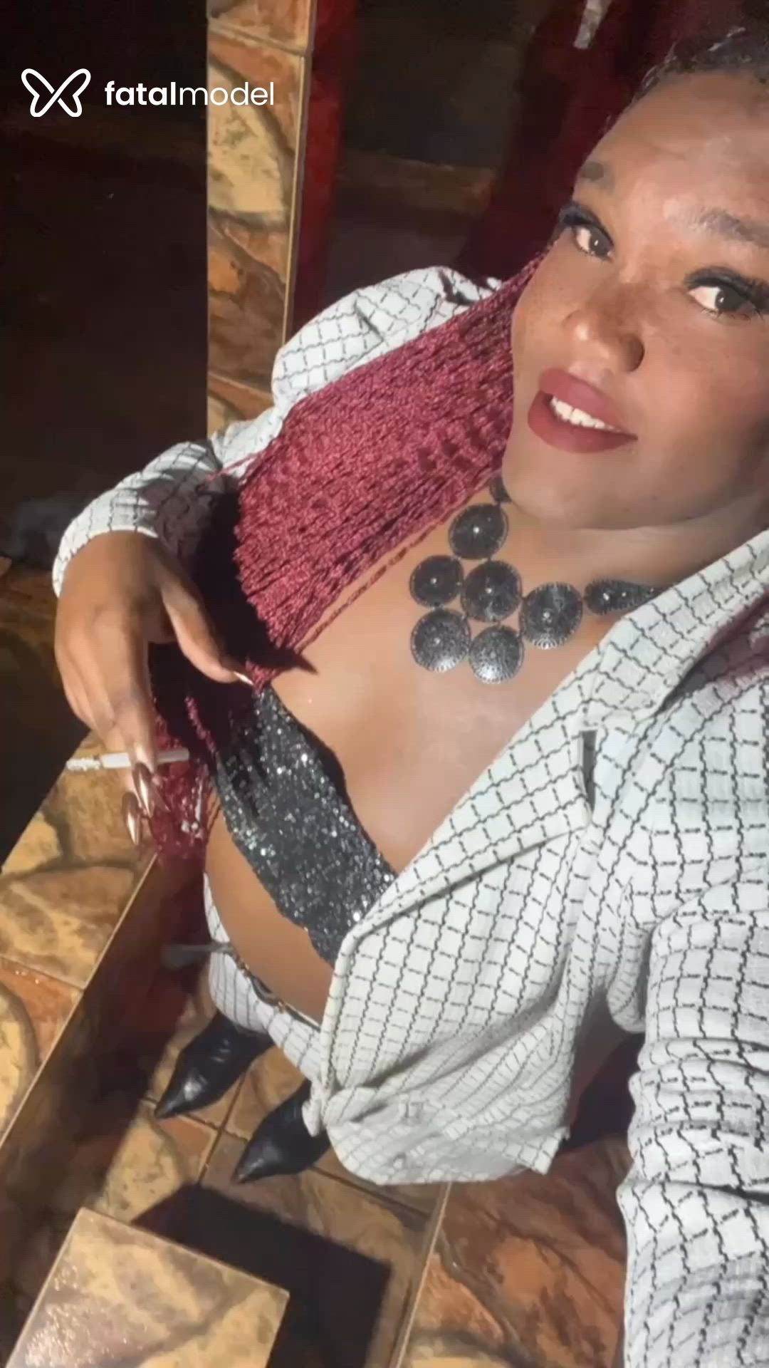 Acompanhante mulher trans morena (o) de olhos pretos - Brenda Mansur