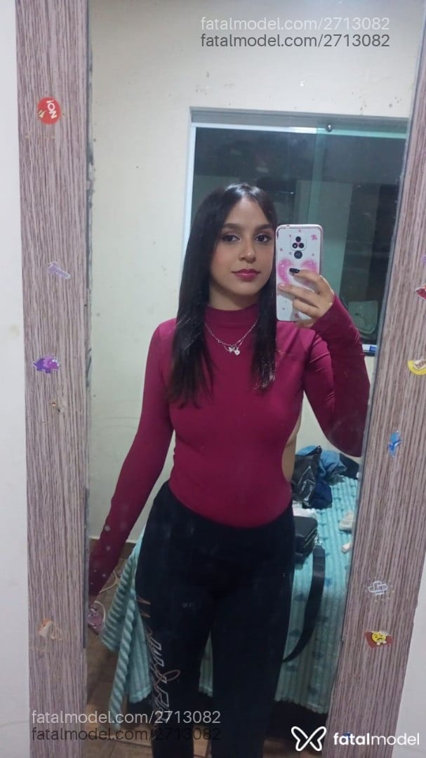 Acompanhante mulher morena (o) de olhos castanhos - Livia