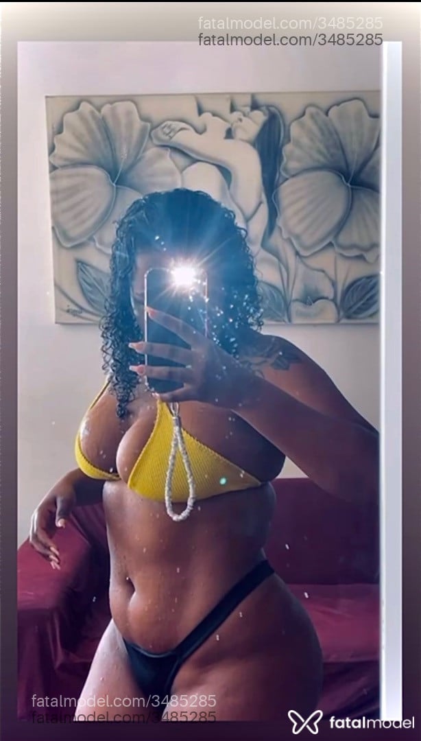 Acompanhante mulher morena (o) de olhos pretos - Vitória