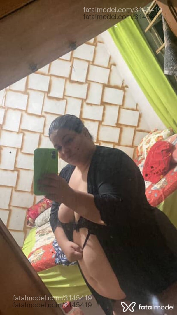 Acompanhante mulher loira (o) de olhos castanhos - Gabryla