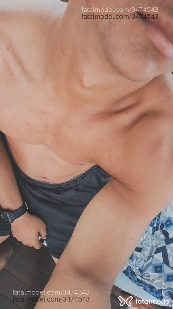 Acompanhante homem com cabelo castanho de olhos castanhos - Alêx Noir