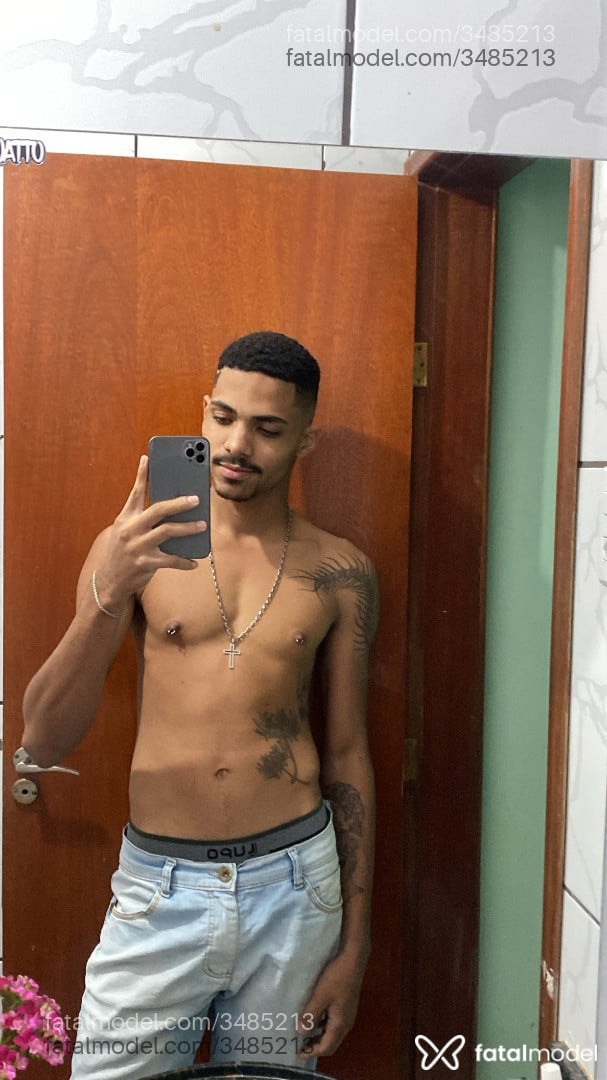 Acompanhante homem morena (o) de olhos mel - Paulo Silva Acompanhante homem morena (o) de olhos mel - Paulo Silva