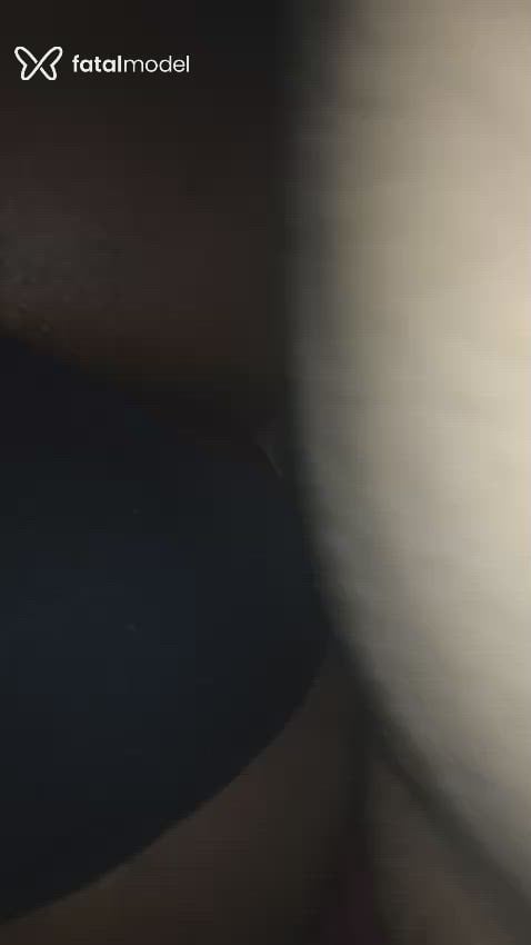 Acompanhante mulher trans morena (o) de olhos pretos - Luh