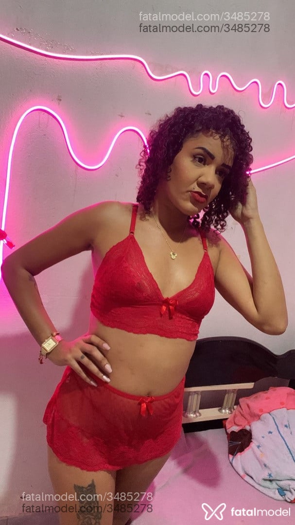 Acompanhante mulher com cabelo castanho de olhos castanhos - Júlia Acompanhante mulher com cabelo castanho de olhos castanhos - Júlia