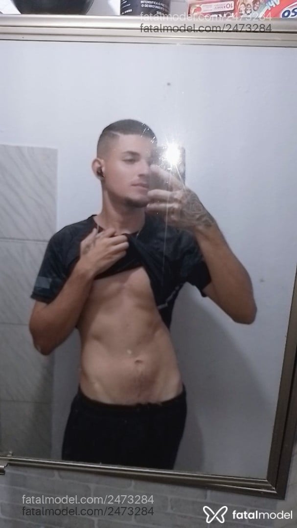 Acompanhante homem com cabelo castanho de olhos castanhos - Eduh San Acompanhante homem com cabelo castanho de olhos castanhos - Eduh San