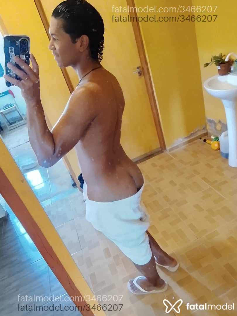 Acompanhante homem morena (o) de olhos pretos - Dede Acompanhante homem morena (o) de olhos pretos - Dede