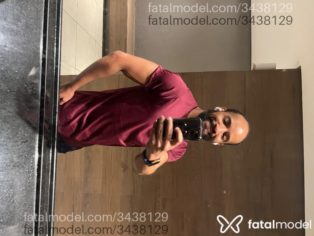 Acompanhante homem com cabelo castanho de olhos castanhos - Max Fernandes