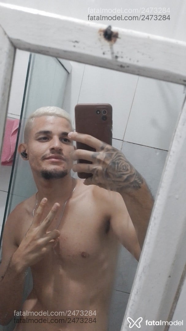 Acompanhante homem com cabelo castanho de olhos castanhos - Eduh San