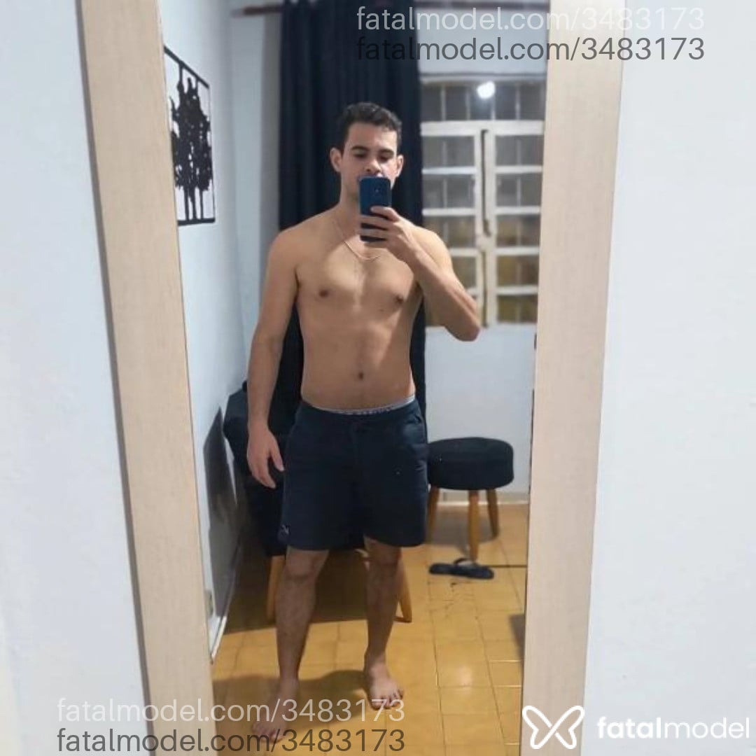 Acompanhante homem com cabelo castanho de olhos castanhos - Jeferson