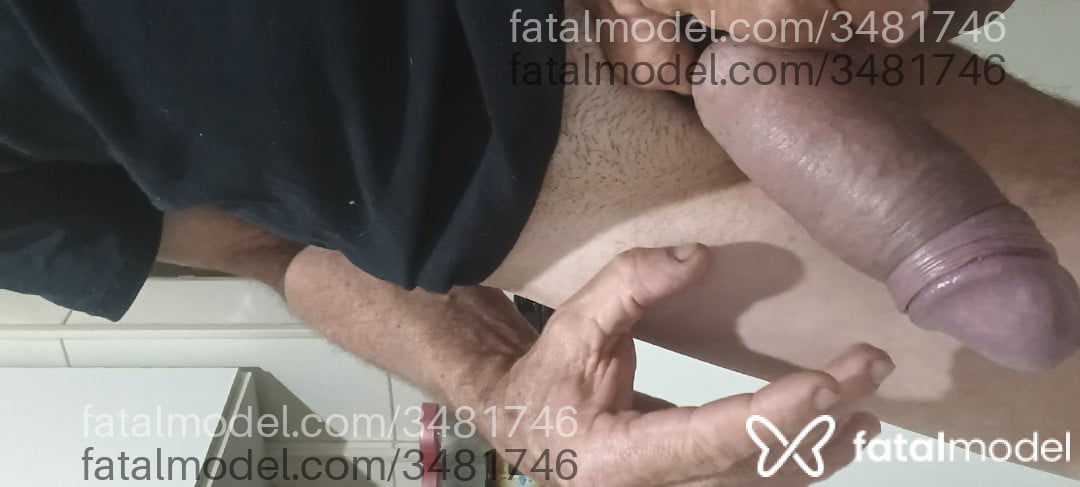Acompanhante homem com cabelo grisalho de olhos castanhos - Apolo