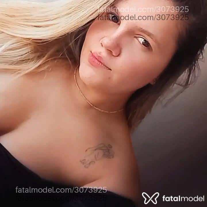 Acompanhante mulher loira (o) de olhos pretos - Rafaella