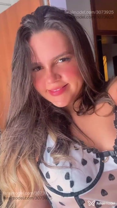 Acompanhante mulher loira (o) de olhos pretos - Rafaella